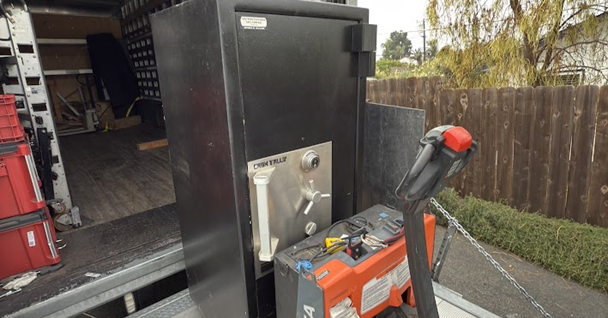 Why Professional Safe Movers Are Worth It