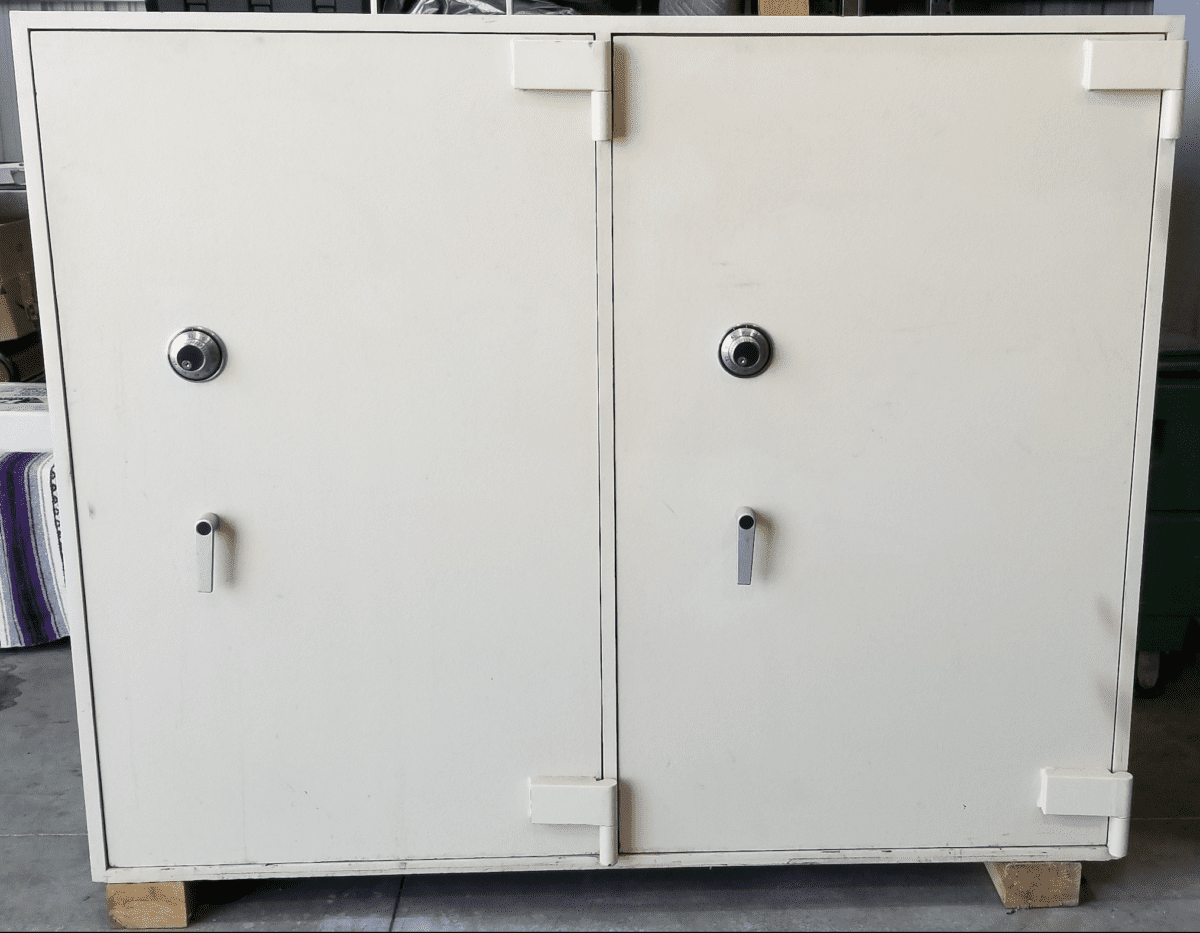 Category Medium to Large Boswell Safes & Vault Co.